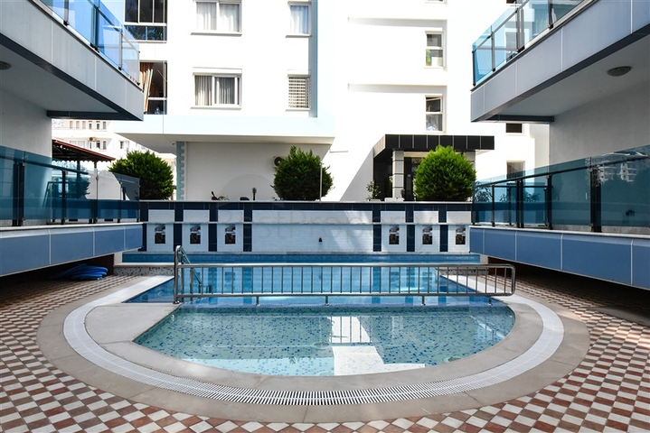 شقة جميلة في مسكن على البحر في منطقة محمودلار. شقة جميلة في مسكن على البحر في منطقة محمودلار.