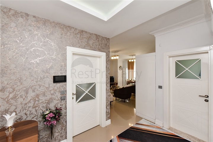 شقة جميلة في مسكن على البحر في منطقة محمودلار. شقة جميلة في مسكن على البحر في منطقة محمودلار.