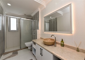 شقة جميلة في مسكن على البحر في منطقة محمودلار. شقة جميلة في مسكن على البحر في منطقة محمودلار.