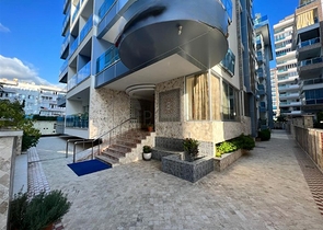 شقة جميلة في مسكن على البحر في منطقة محمودلار. شقة جميلة في مسكن على البحر في منطقة محمودلار.