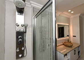 شقة جميلة في مسكن على البحر في منطقة محمودلار. شقة جميلة في مسكن على البحر في منطقة محمودلار.