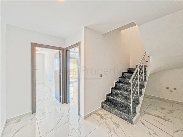 بينهاوس مطل على البحر في منطقة محمودلار بينهاوس مطل على البحر في منطقة محمودلار