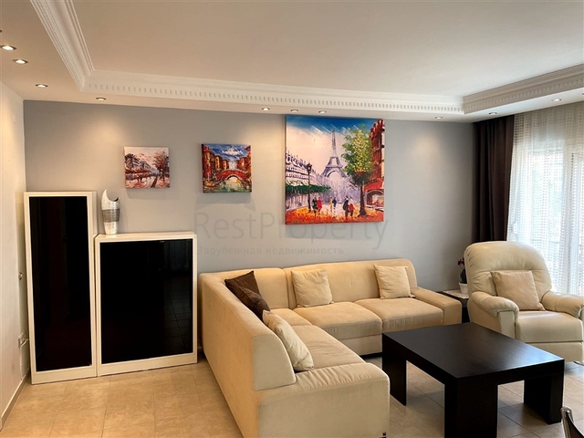 شقة فسيحة من غرفتي نوم على مسافة قريبة من البحر   