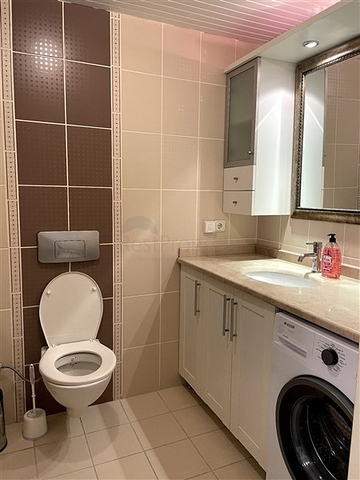 شقة فسيحة من غرفتي نوم على مسافة قريبة من البحر   