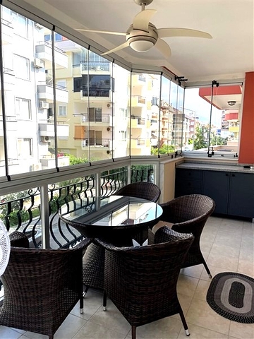 شقة فسيحة من غرفتي نوم على مسافة قريبة من البحر   