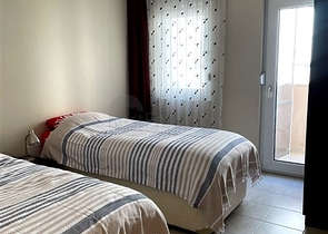شقة فسيحة من غرفتي نوم على مسافة قريبة من البحر   