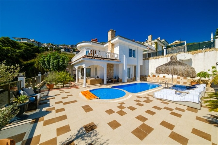 فيلا 4+1 في وسط ألانيا