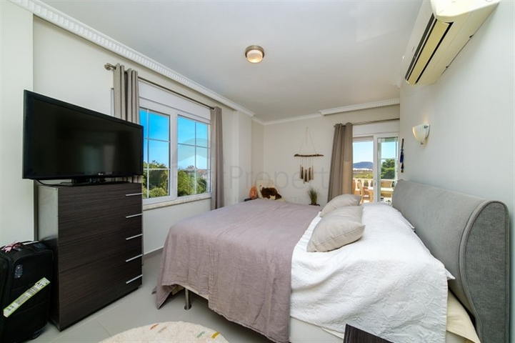 فيلا 4+1 في وسط ألانيا