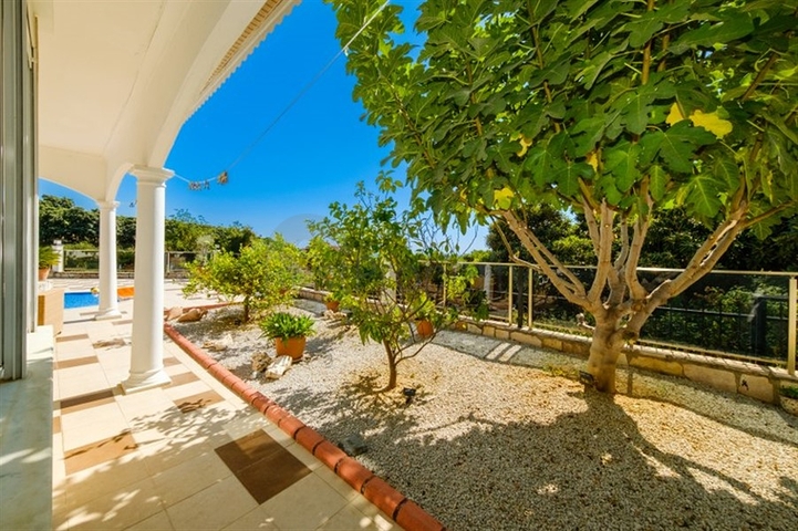 فيلا 4+1 في وسط ألانيا