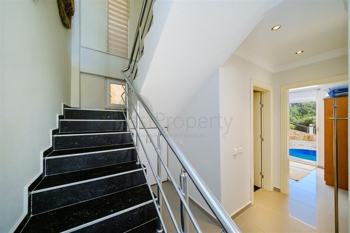 فيلا 4+1 في وسط ألانيا