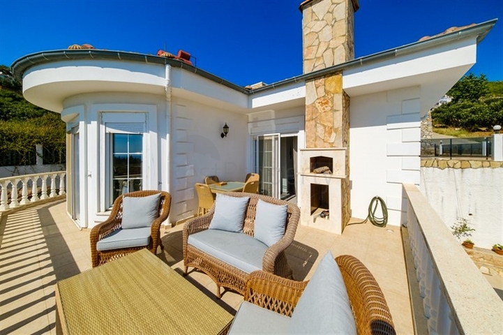 فيلا 4+1 في وسط ألانيا