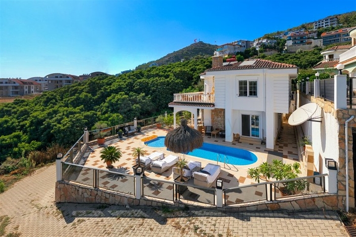 فيلا 4+1 في وسط ألانيا