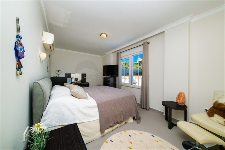 فيلا 4+1 في وسط ألانيا