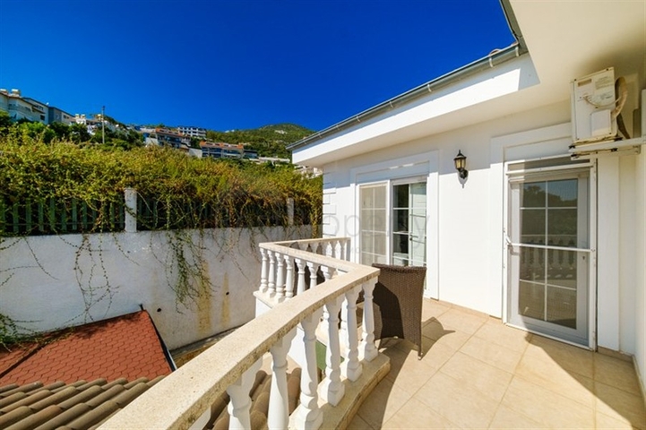 فيلا 4+1 في وسط ألانيا