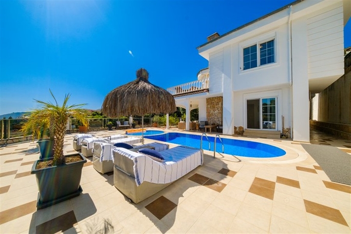 فيلا 4+1 في وسط ألانيا