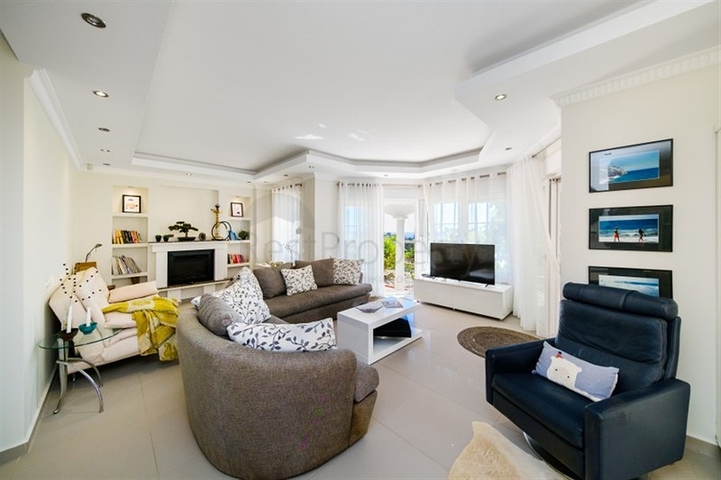 فيلا 4+1 في وسط ألانيا