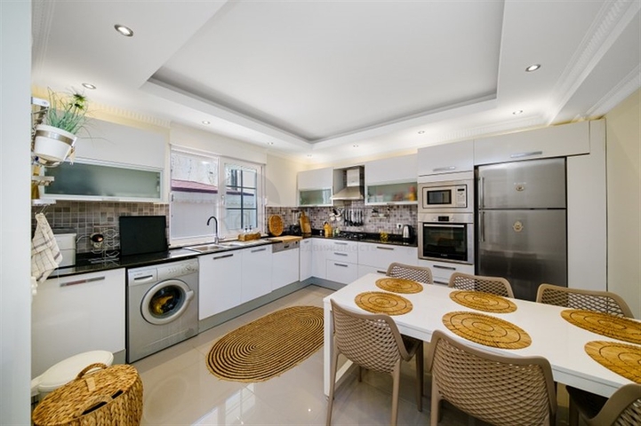 فيلا 4+1 في وسط ألانيا