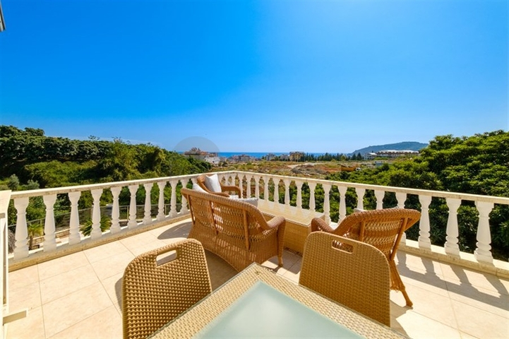 فيلا 4+1 في وسط ألانيا