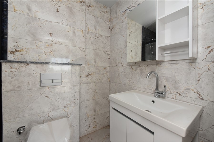 2 + 1 بنتهاوس في منزل جديد 400 متر من البحر  2 + 1 بنتهاوس في منزل جديد 400 متر من البحر