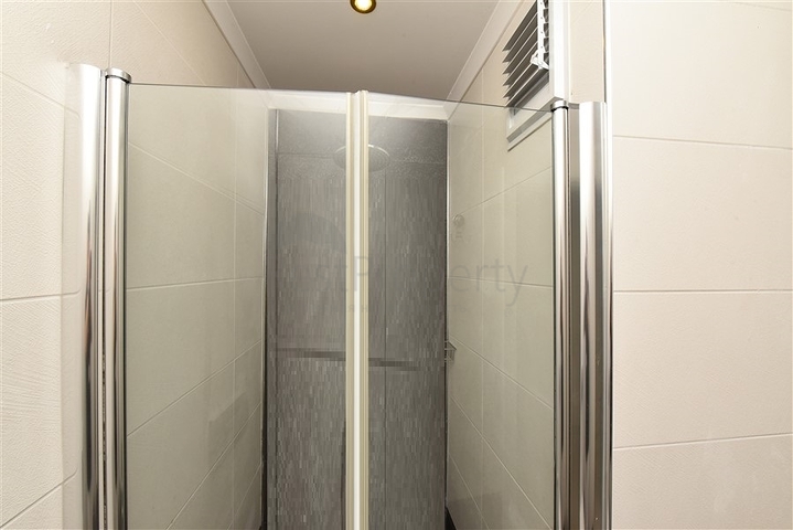 شقة من غرفتين على بعد 50 متر من البحر