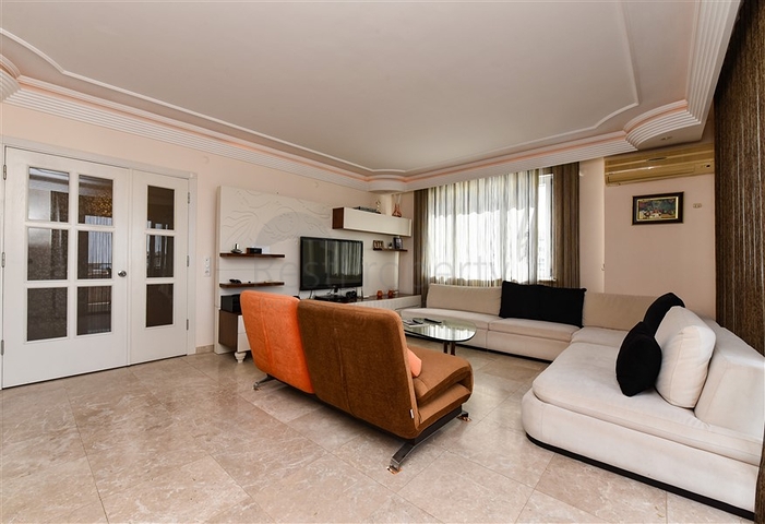 شقة فسيحة 2 + 1 على بعد 200 متر من البحر الأبيض المتوسط شقة فسيحة 2 + 1 على بعد 200 متر من البحر الأبيض المتوسط