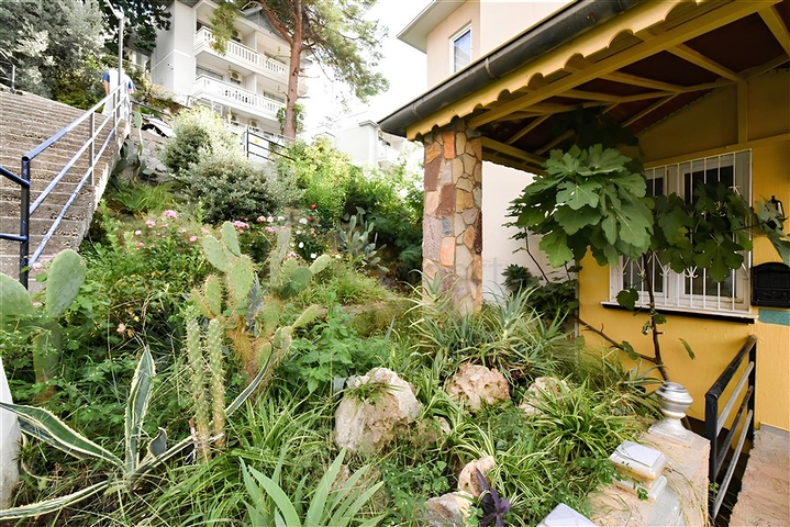 شقة 3+1 مع مطبخ منفصل عند سفح قلعة ألانيا شقة 3+1 مع مطبخ منفصل عند سفح قلعة ألانيا