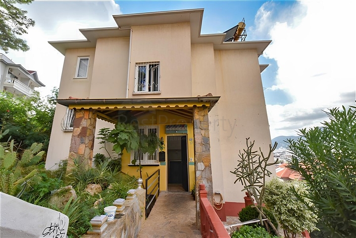 شقة 3+1 مع مطبخ منفصل عند سفح قلعة ألانيا شقة 3+1 مع مطبخ منفصل عند سفح قلعة ألانيا