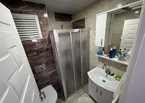 شقة فسيحة من غرفتي نوم على مسافة قريبة من البحر في منطقة توسمور مفتوحة للحصول على تصريح إقامة شقة فسيحة من غرفتي نوم على مسافة قريبة من البحر في منطقة توسمور مفتوحة للحصول على تصريح إقامة