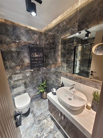 شقق فسيحة 5 + 1 في المنطقة الوسطى من يني شهير