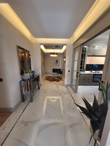 شقق فسيحة 5 + 1 في المنطقة الوسطى من يني شهير