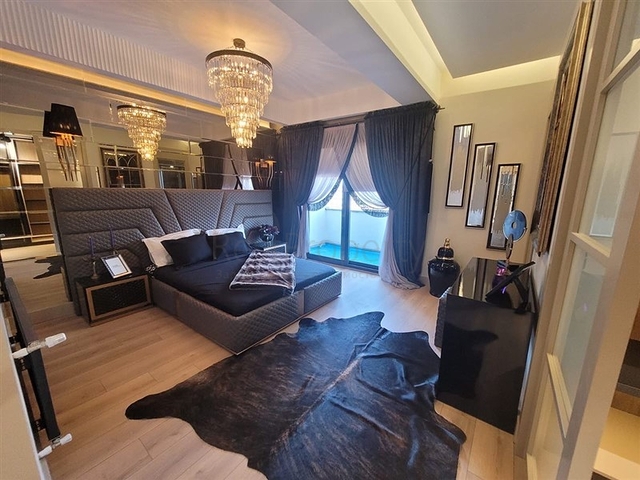 شقق فسيحة 5 + 1 في المنطقة الوسطى من يني شهير