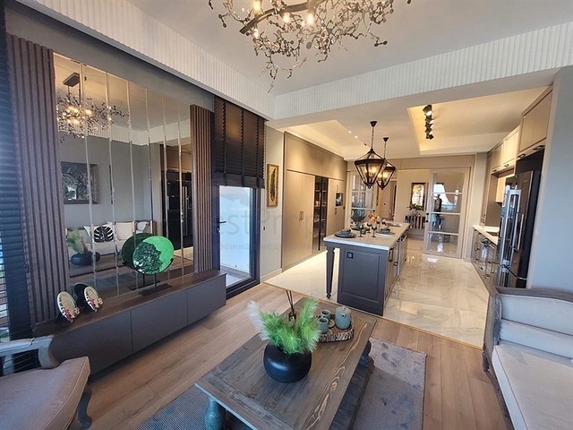 شقق فسيحة 5 + 1 في المنطقة الوسطى من يني شهير