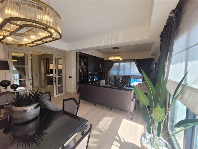 شقق فسيحة 5 + 1 في المنطقة الوسطى من يني شهير