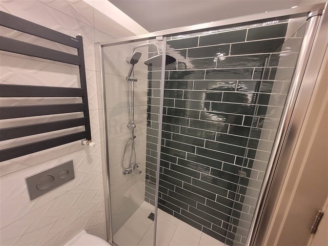 شقق فسيحة 5 + 1 في المنطقة الوسطى من يني شهير