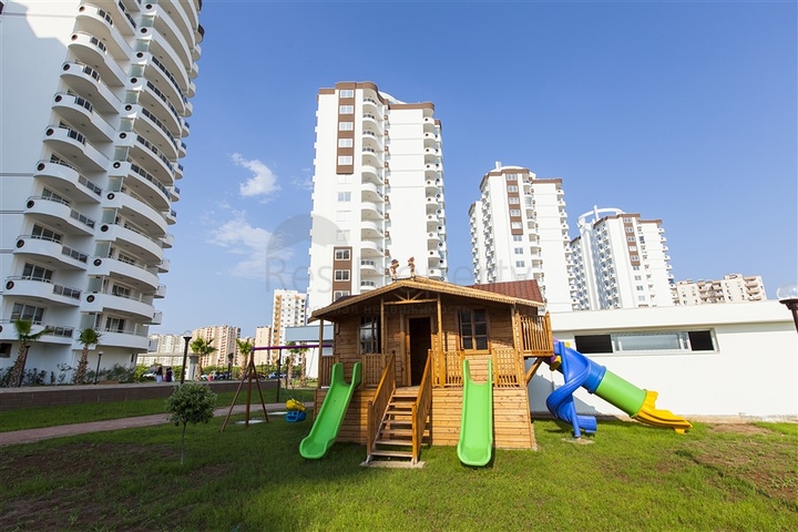 شقق فسيحة في مجمع جاهز على بعد 200 متر من البحر في منطقة إردملي