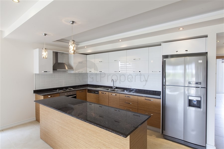 شقق مع بنية تحتية فندقية على الساحل الأول