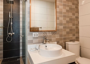 شقق جاهزة على بعد 200 متر من شاطئ راواي