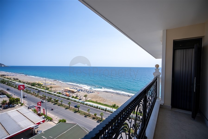 بنتهاوس واسع من طابقين للحصول على الجنسية على الساحل الأول  بنتهاوس واسع من طابقين للحصول على الجنسية على الساحل الأول