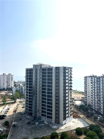 مجمع سكني في المرحلة النهائية من البناء في منطقة تشيشميل مجمع سكني في المرحلة النهائية من البناء في منطقة تشيشميل