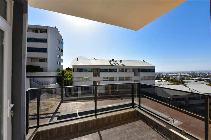 شقة من ثلاث غرف مع مطبخ منفصل وإمكانية الحصول على تصريح إقامة في منطقة كوناكلي