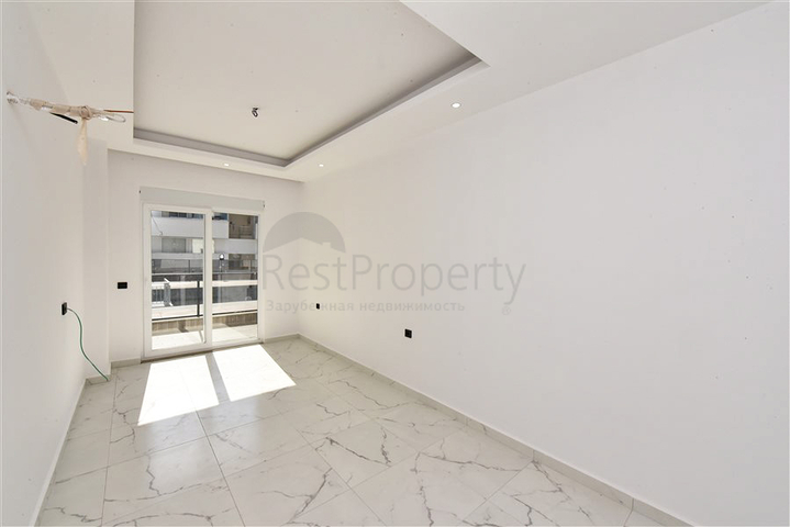 شقة من ثلاث غرف مع مطبخ منفصل وإمكانية الحصول على تصريح إقامة في منطقة كوناكلي