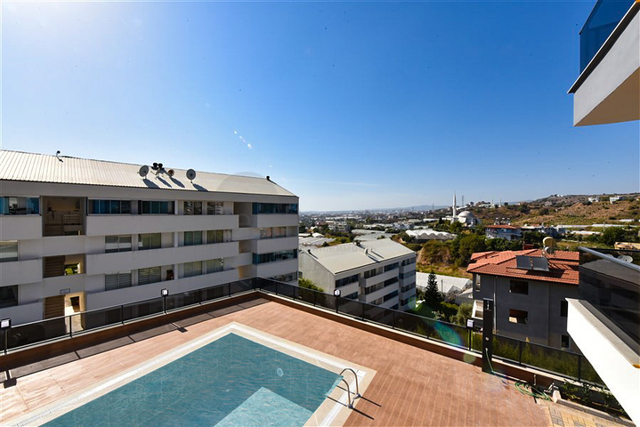 شقة من ثلاث غرف مع مطبخ منفصل وإمكانية الحصول على تصريح إقامة في منطقة كوناكلي