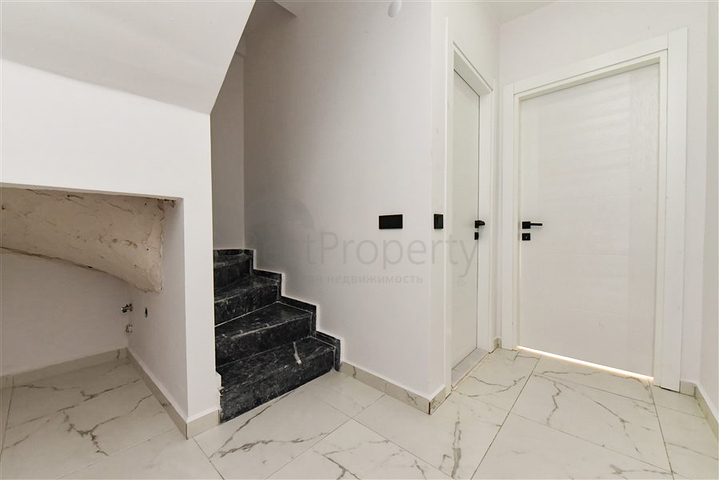 شقة من ثلاث غرف مع مطبخ منفصل وإمكانية الحصول على تصريح إقامة في منطقة كوناكلي