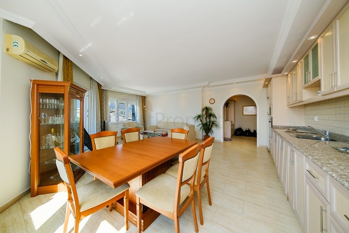 شقة كبيرة 2+1 للعيش في منطقة توسمور ، وهي مفتوحة لتصاريح الإقامة شقة كبيرة 2+1 للعيش في منطقة توسمور ، وهي مفتوحة لتصاريح الإقامة