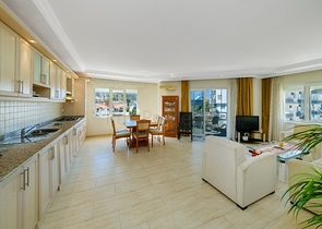 شقة كبيرة 2+1 للعيش في منطقة توسمور ، وهي مفتوحة لتصاريح الإقامة شقة كبيرة 2+1 للعيش في منطقة توسمور ، وهي مفتوحة لتصاريح الإقامة