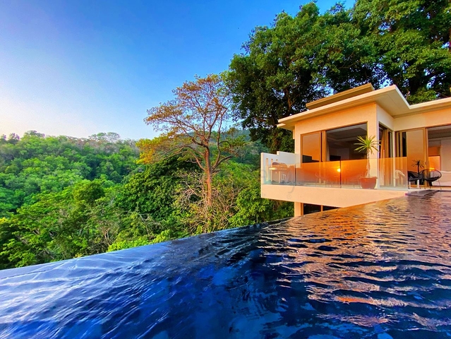 مجمع فيلا مطلة على البحر المفتوح