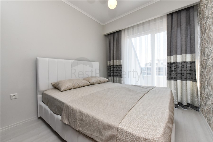 بنتهاوس من أربع غرف مع إطلالة مفتوحة على المدينة والجبال