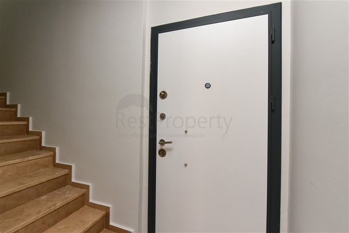 بنتهاوس من أربع غرف مع إطلالة مفتوحة على المدينة والجبال