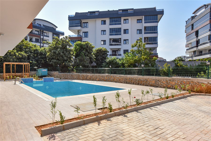 بنتهاوس من أربع غرف مع إطلالة مفتوحة على المدينة والجبال