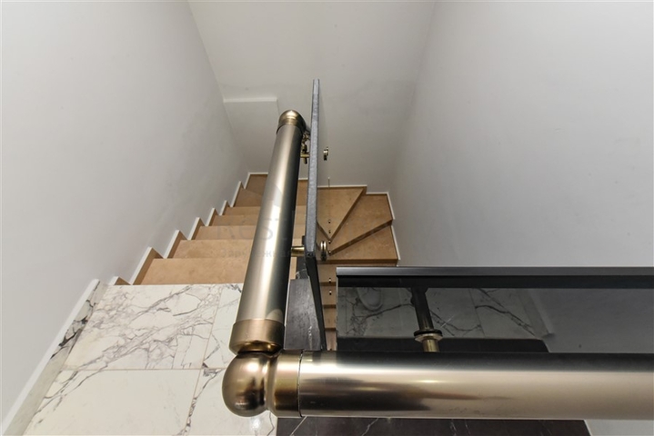 بنتهاوس من أربع غرف مع إطلالة مفتوحة على المدينة والجبال